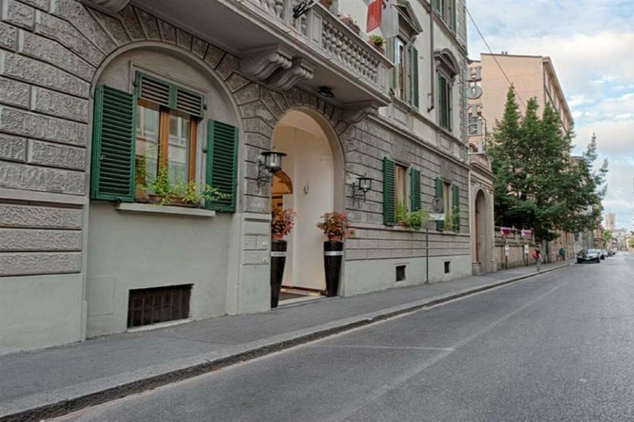 De La Pace 4*